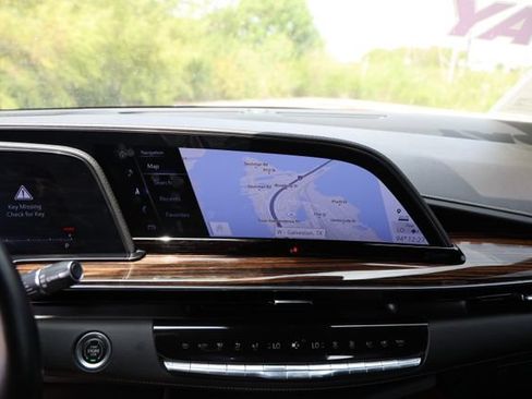 Used 2022 Cadillac Escalade Luxury RWD image 17