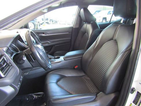 Used 2021 Toyota Camry SE FWD image 8