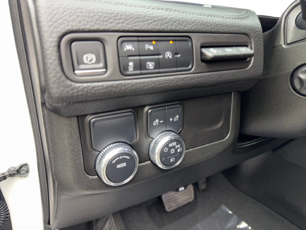Used 2024 GMC Yukon Denali RWD image 64