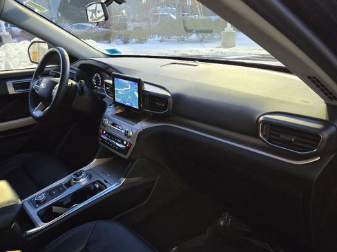 Used 2021 Ford Explorer XLT w/ Equipment Group 202A image 19