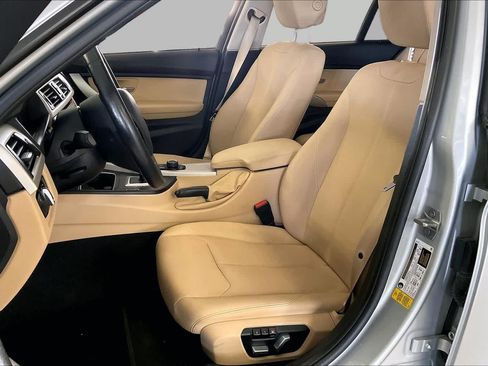 Used 2018 BMW 320i Sedan w/ Convenience Package RWD image 7