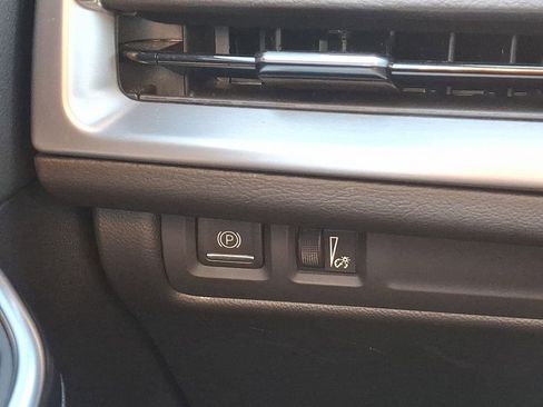 Certified 2025 Cadillac XT4 Premium Luxury image 22