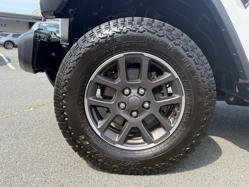 Used 2020 Jeep Gladiator Overland w/ Trailer Tow Package AWD/4WD image 10