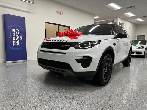 Used 2019 Land Rover Discovery Sport SE AWD/4WD image 3