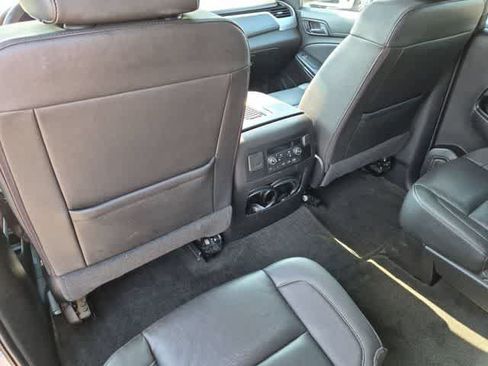 Used 2017 GMC Yukon SLT w/ Open Road Package AWD/4WD image 18
