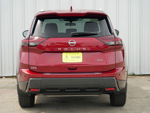 Used 2024 Nissan Rogue SV w/ SV Premium Package image 46