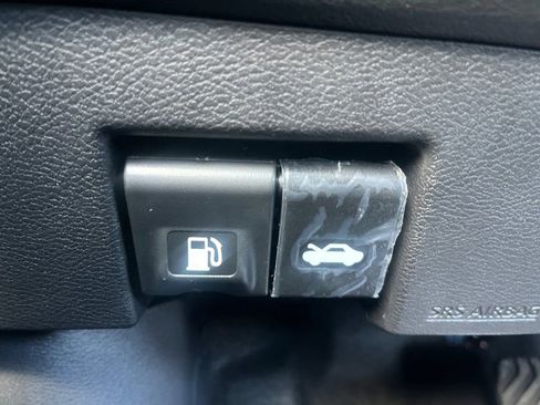 New 2025 Nissan Versa SV image 12