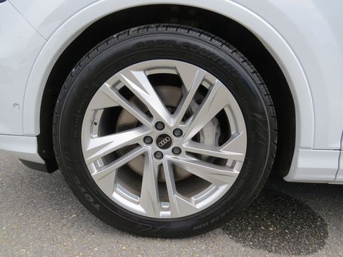 Used 2023 Audi Q7 3.0T Prestige image 13