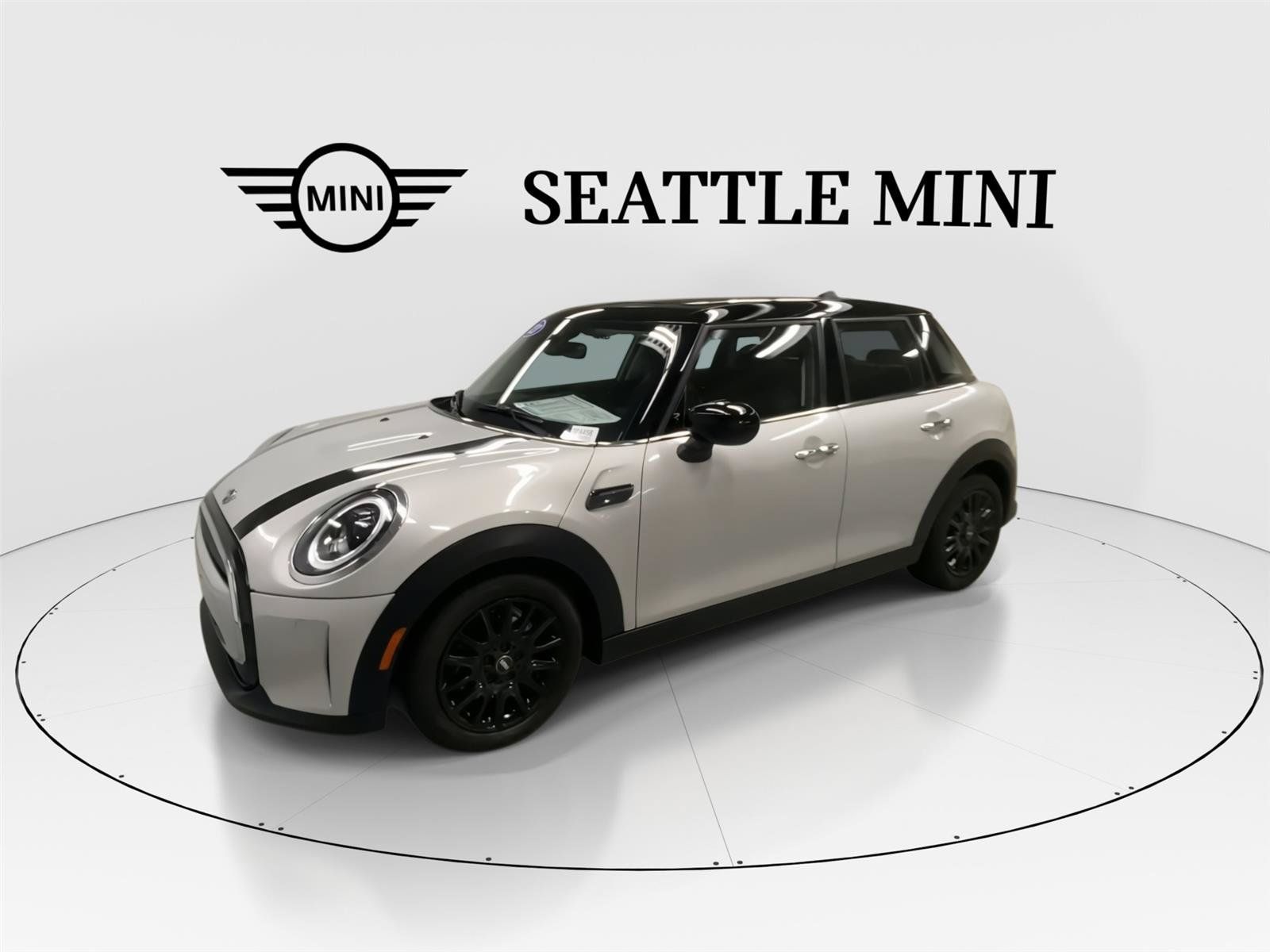 Used 2023 MINI Cooper 4-Door Hardtop FWD image 5
