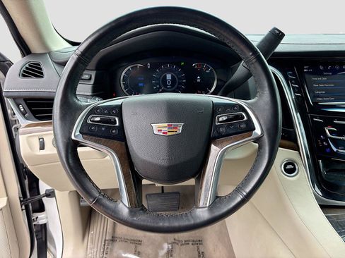 Used 2018 Cadillac Escalade Luxury RWD image 11