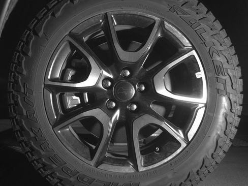 Used 2025 Jeep Compass Trailhawk AWD/4WD image 12