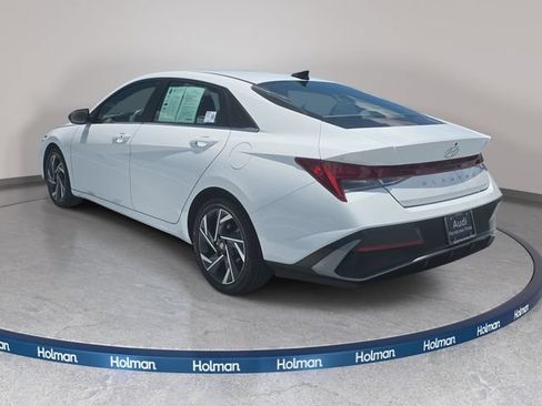 Used 2025 Hyundai Elantra SEL FWD image 8