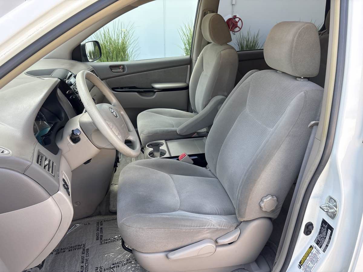 Used 2005 Toyota Sienna LE w/ LE Pkg 1 FWD image 17