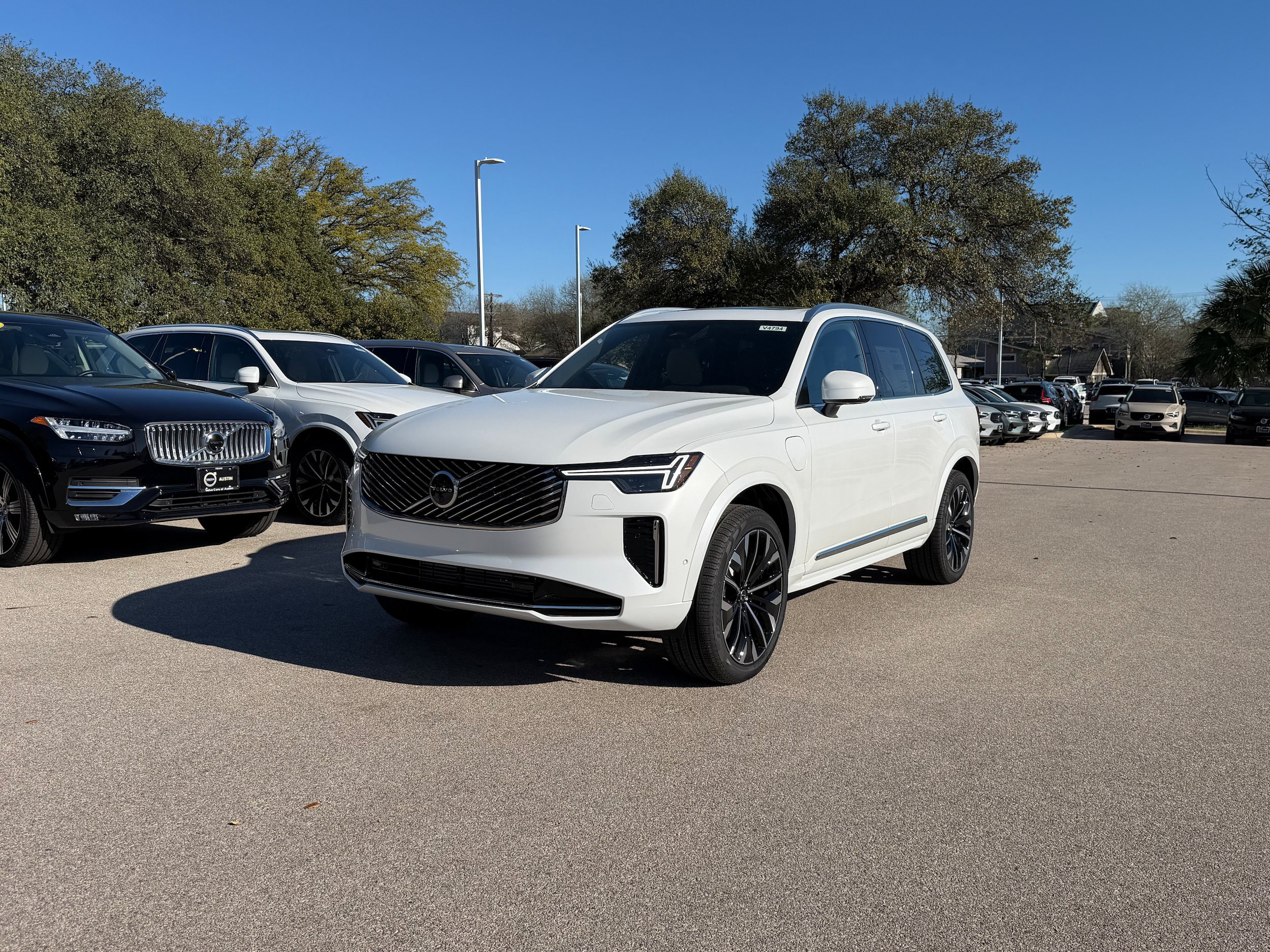 New 2026 Volvo XC90 T8 Plus w/ Protection Package Premier AWD/4WD image 2