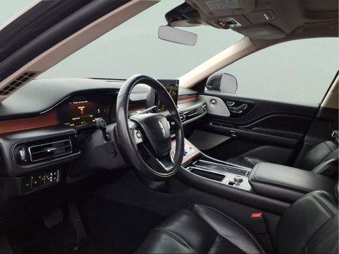 Used 2020 Lincoln Aviator Reserve w/ Equipment Group 202A image 8