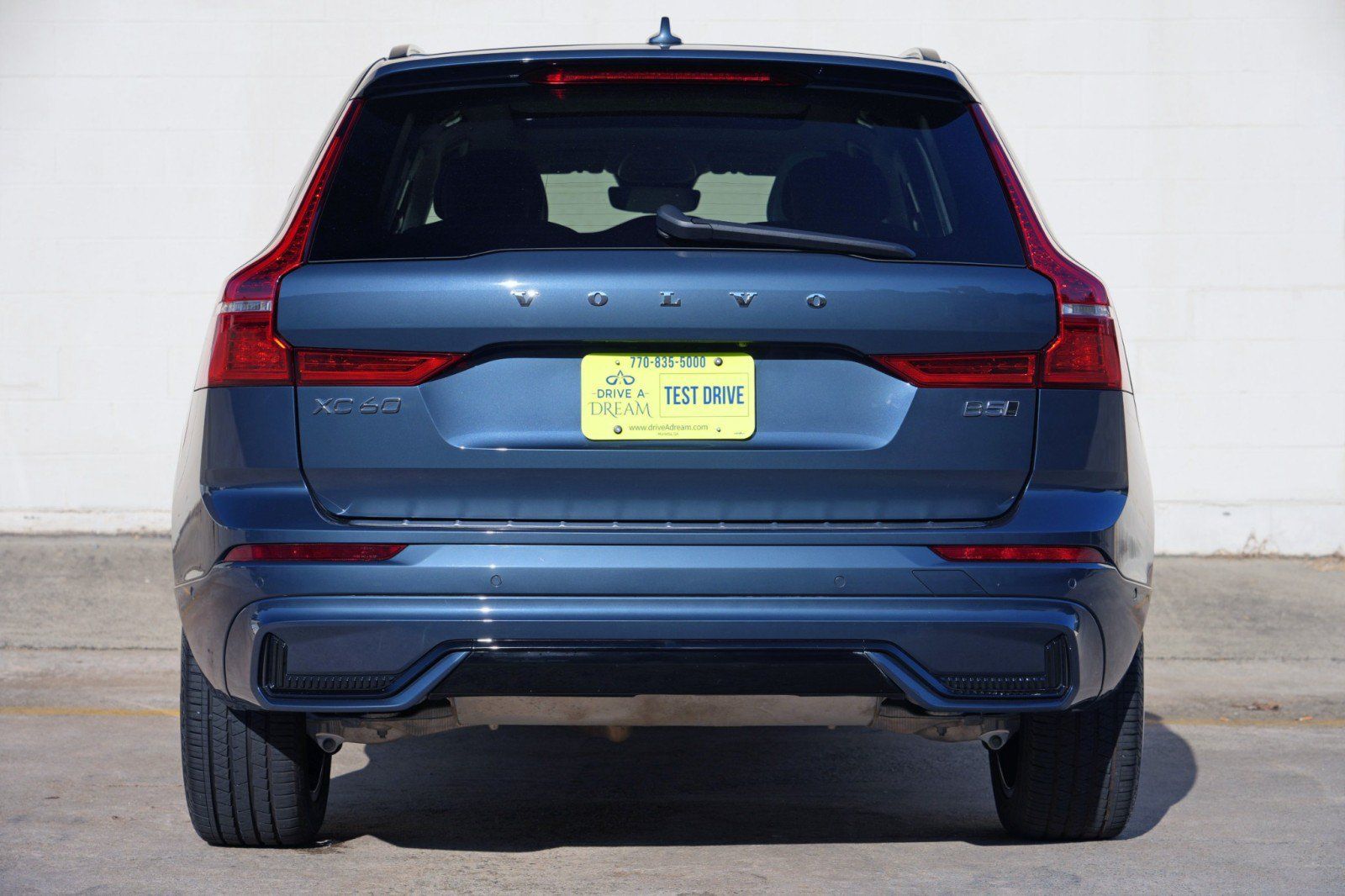 Used 2025 Volvo XC60 B5 Plus w/ Protection Package Premier AWD/4WD image 11