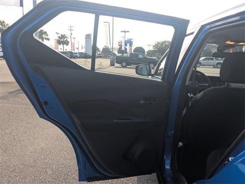 Used 2021 Nissan Kicks SV image 22