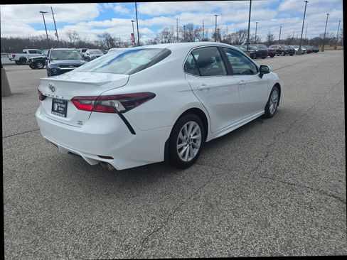 Used 2024 Toyota Camry SE image 4