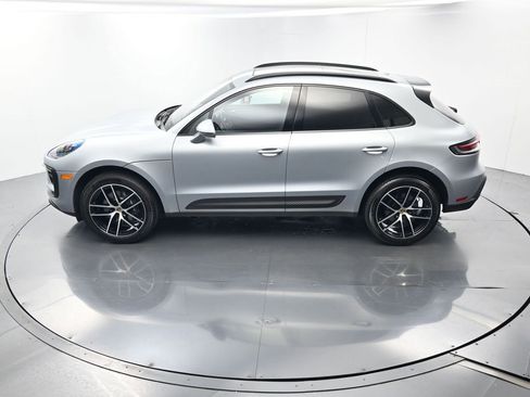 Certified 2025 Porsche Macan AWD/4WD image 35