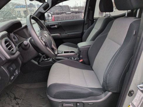 Used 2023 Toyota Tacoma TRD Sport image 9