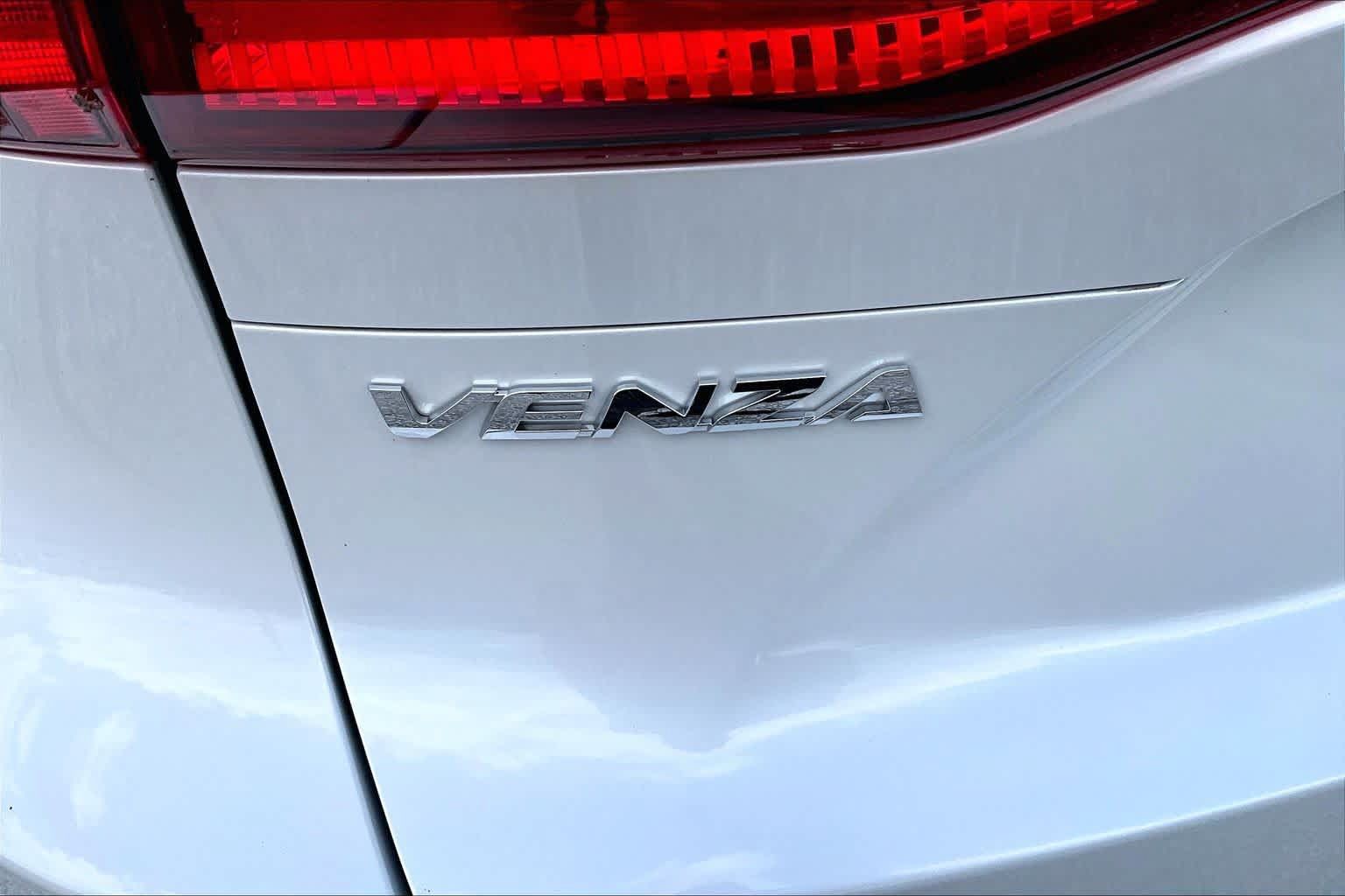 Used 2023 Toyota Venza XLE AWD/4WD image 30