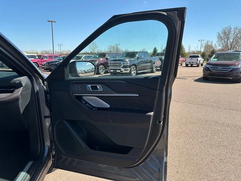 Used 2025 Ford Explorer Platinum w/ LUX Leather Package image 30