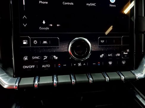 Used 2025 GMC Acadia Elevation image 16