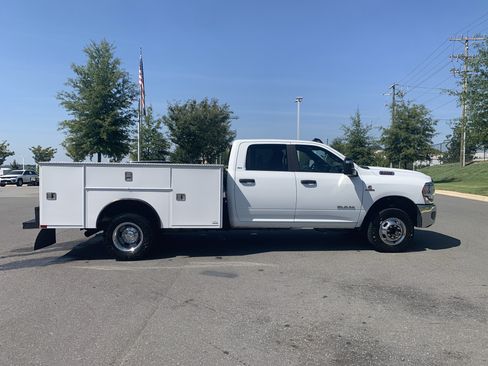 Used 2024 RAM 3500 SLT w/ Quick Order Package 2YG SLT AWD/4WD image 11