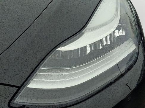 Used 2021 Tesla Model Y Long Range image 8