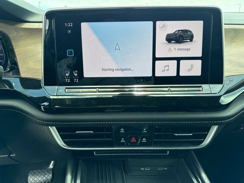 Used 2025 Volkswagen Atlas SE FWD image 12