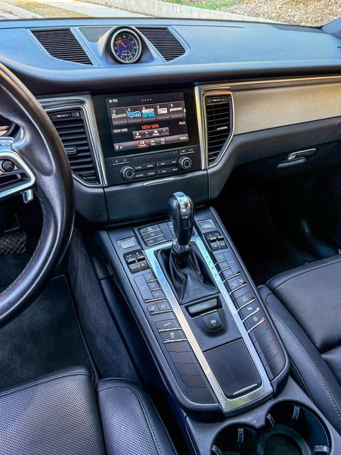 Used 2017 Porsche Macan S AWD/4WD image 7