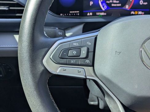 Used 2023 Volkswagen Taos SE w/ Panoramic Sunroof Package FWD image 19