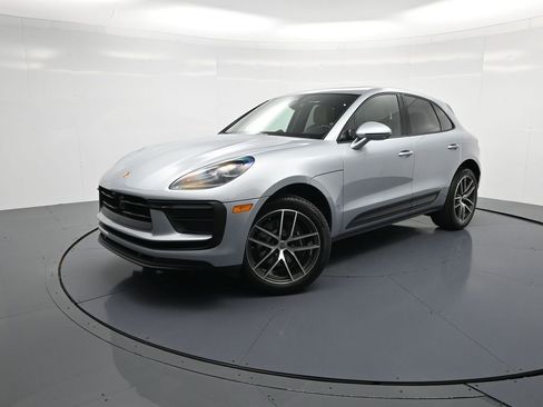 Used 2026 Porsche Macan AWD/4WD image 1