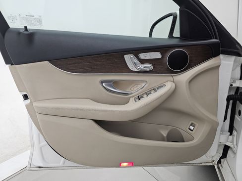 Used 2020 Mercedes-Benz C 300 4MATIC Sedan image 11