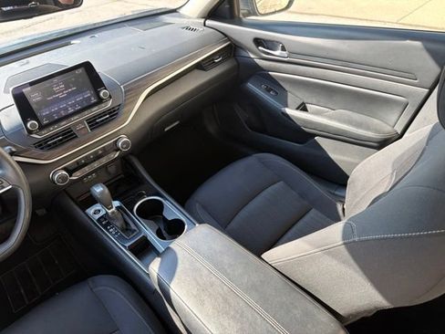 Used 2024 Nissan Altima 2.5 SV FWD image 20