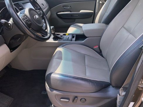 Used 2018 Kia Sedona LX w/ LX Essentials Premium Package FWD image 34