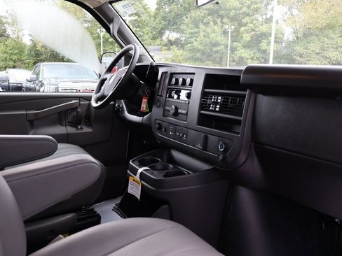 New 2025 GMC Savana 3500 Work Van w/ Driver Convenience Package image 31