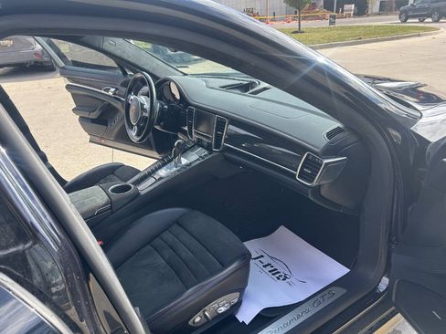 Used 2016 Porsche Panamera GTS image 18