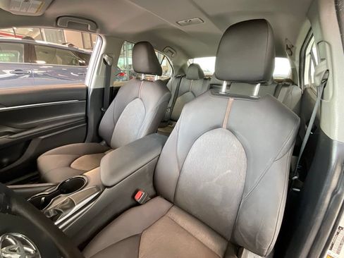 Used 2019 Toyota Camry LE FWD image 10