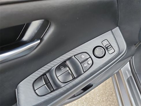 Used 2025 Nissan Sentra SV image 16