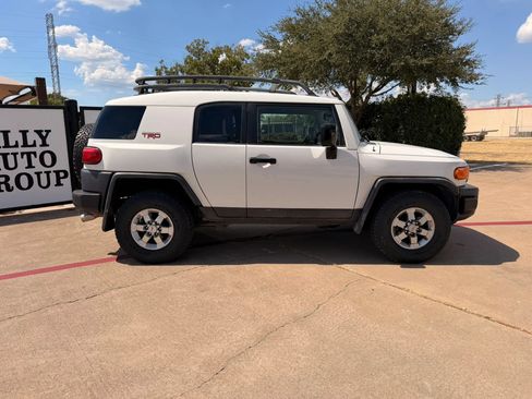 Used 2010 Toyota FJ Cruiser 2WD image 6