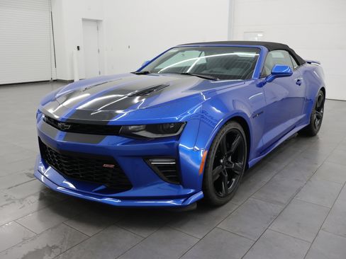 Used 2018 Chevrolet Camaro SS w/ LPO, Ground Effects Package RWD image 7