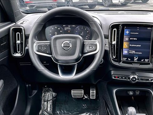 Certified 2022 Volvo XC40 T5 R-Design w/ Advanced Package image 5