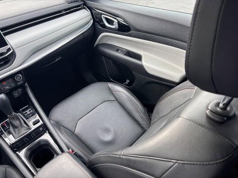 Used 2022 Jeep Compass Limited image 14