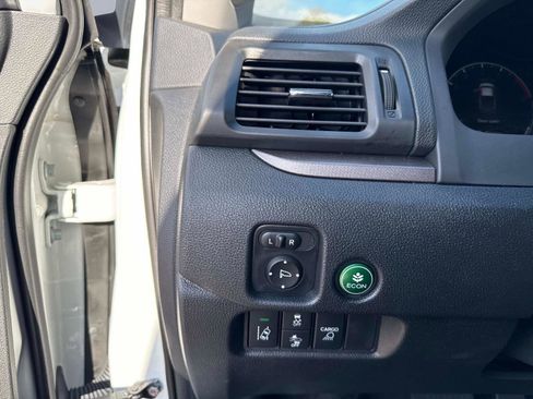 Certified 2025 Honda Ridgeline RTL image 33