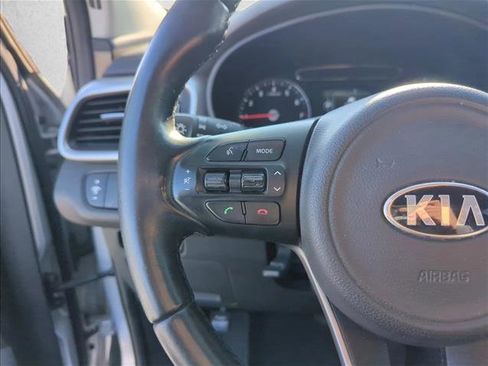 Used 2017 Kia Sorento LX w/ LX Convenience Package image 14
