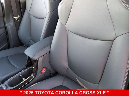 Used 2025 Toyota Corolla Cross XLE w/ Convenience Package AWD/4WD image 15