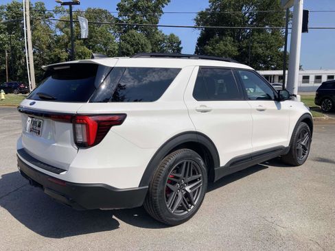 Used 2025 Ford Explorer ST-Line w/ Premium Package image 3