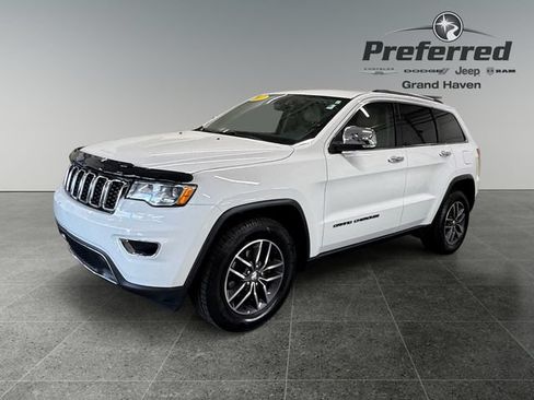 Used 2017 Jeep Grand Cherokee Limited w/ Trailer Tow Group IV AWD/4WD image 10