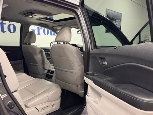 Used 2017 Honda Pilot Touring image 16